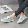 Trendig kanfas vulkanisera sneakers Casual Flat Heel Soft Fabric Slip på Lazy Handgjorda Sy Lightweight Leisure Street Shoes Girl