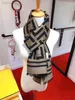Sciarpa di cashmere da donna di alta qualità Moda Uomo Donna Inverno Scialle spesso Sciarpa Reticolo Lettere Sciarpe Styles180 * 35CM