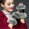 高級ブランドの革の手袋とウールのタッチスクリーンのウサギの皮の寒さの暖かいシープスキンの部分上の指