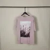 2022 İlkbahar Yaz Popüler Manzara Boyama Tasarımcısı T Gömlek Göğüs Mektubu Yansıtıcı Eğilim Yüksek Sokak Gevşek Moda T Shirt 100% Pamuk Mens Womens Giyim
