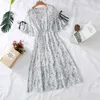 Kwiatowy Drukuj Sukienki Koreański Lato Wzburzyć Sleeve Szyfonowa Długość Kolana V-Neck Casual Casual Slostring Kobiety Dress 10235 210417