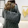 Designer handväska stora totes skolväska för kvinnor äkta läder kedja mätsagerväskor påse luxury wome v handväskor svart resväska dam shopping bucket satchels