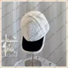 Casquettes de bonnet en peluche d'hiver Quette chapeaux de rue de haute qualité V lettre casquette de baseball de mode pour homme femme chapeau de cheveux de lapin imitation 1115805130