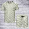 ny Casual Suit Herr Träningsoverall Mode alfabetsmönster Sommar Sportwear Crew Neck Kortärmad T-shirt+shorts 2 färgalternativ Hög kvalitet Designer Sportswear