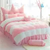 Ensembles de literie Ensemble de quatre pièces en velours de lait Chambre à coucher Fille Lit Hiver Peluche Plus Housse de couette Textile à la maison Drap de corail