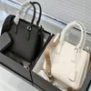 2021 Designer Lady Nylon handväska Plånböcker Shopping Zipper Shoulder Satchel Plain Interior Compartment Purse Läder Casual Cross Body Shoulder Women Bucket Bag