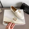 Designer chaussures mode diamant boutons verni noir blanc cuir bout pointu affaires oxford chaussures voyage marche loisirs et confortable 35-40