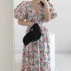 Korejpaa Femmes Robe Coréenne Chic Été Doux Élégant Imprimé Fleurs Col En V Sangle Taille Longue Bulle Manches Robe Femme 210526