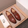 2021 Деловое платье с острым носком Мужская обувь Свадебная обувь из натуральной кожи Европейско-американская мужская офисная рабочая обувь Размер 38-44