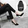 Мода Одиночные Обувь Женские каблуки Сексуальные Цепи Кисточки Женщины Насосы Направленные пальцы на ноги Словец-на женской Черной Офис