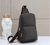 高品質のファッションニュースティレザースリングバッグ男性ショルダークラシックデザイナークロスボディチェストバッグスポーティなトラベルパックアウトドア財布
