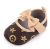 Första vandrare 2023 Luxury Butterfly Knot Princess Shoes For Baby Girls Soft Soled Flats Moccasins Toddler Crib Toddler Shoes Baby Fashion