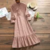 Robe en coton et lin pour femmes Printemps Été Mode féminine Vintage Plaid Élégant A-Line Manches longues Casual 210423