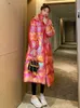 Красочные глянцевые хлопковые пальто женщины зима с капюшоном Parka длинные пуховики мода ветрозащитный / водонепроницаемый снег внешний 2111216