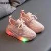 Crianças bebê respirável brilhante sapatos luminosos sapatilhas para meninas meninos anti-escorregadio LED luz acima casual toddler schoenen atlético ao ar livre