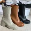 Mulheres Betty Pvc Rain Boots Designer Meia botas Ladies Dress Shoes Booties feminino Medalha de borracha lateral lateral z￭per de inverno Sapato Lady Bootis 237