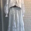 Sukienka Dwa kawałki garnitur V-Neck Z Długim Rękawem Loose Women White Hollow Haft Moda Tide Lato 7d00448 210421