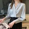 Frauen Shirts Frühling Perle Verziert Koreanische Seide Satin V-kragen Blusen Weibliche Tops Lose Chiffon Hemd 112E 210420
