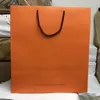 Klassische Großhandel Luxus Papier Taschen Marke Einkaufstaschen Hohe Qualität Papier Geschenk Tasche Größen 29cm 32 cm 43cm Hadeled Papiertüten