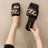Hausschuhe Produkt Sommer Goldkette Flache Pantoletten Sandalen Slides Slip-On für Outdoor Square Toe Damenschuhe Designer 2021