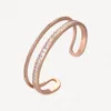 Full Diamond 18K Rose Gold Plated Fashion Women Mens Iced Out Manschett Armband Kärlek Bangles Charm Bangle Modeaccessoarer med smycken påsar grossist