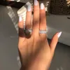 Anneaux de mariage Roues créatives classiques cloutées avec bague en zircon Mode femmes bandes de mariage bijoux pour cadeau d'anniversaire féminin 2285562