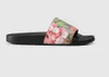 2021 5689 Designer kvinna Tofflor män tofflor Gear underdel Flip Flops kvinnor gripande lyxiga sandaler mode kausala flip flop storlek 35-46 med låda