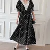 Korejpaa Dames Jurk Zomer Franse Temperament V-hals Kant Haak Stitching Hoge Taille Losse Polka Dot Puff Sleeve Vestido 210526