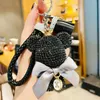 Keychains Lanyards 2024 Ny lyxdesigner Keychain Full Rhinestone Diamond Cartoon Bear Crystal Ring Holder Pendant Bag Womens Handbag Key Random Letter