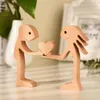 Oggetti decorativi Figurine Adornos De Madera Ornamenti da tavola Coppia di legno Mini versione Statua Decorazione domestica Witness You And Me Love Fam