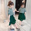Barnkläder Striped Tshirt + Byxor Barn för tjejer Casual Style Girl Summer 210527