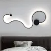 Czarno-biała lampa lampy LED Lampa LAMPALNEJ LAMPALNEGO salonu sypialnia sypialnia domek Minimalistyczna lampa dekoracyjna lampa linii