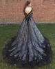 Gotisches Brautkleid 2022 mit Illusion, langen Ärmeln, Ballkleid, tiefem V-Ausschnitt, 3D-Blumenspitze, Robe de Mariee, Schwarz, Vestidos de Novia, kostenloser Schleier, Kapellenschleppe