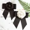 Broches, broches Simple femme ruban nœud papillon à la main fleur Corsage mode OL élégant broche à la mode chemise accessoires