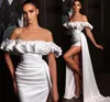 Robe de Soiree Pearls Prom Klänningar från axeln High Side Split Beaded Mermaid Formell Dubai Mellanöstern Evening Party Gown 2021 Celebrity Dress