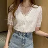 Zomer Koreaanse V-hals kant stikken vrouwen shirts Short-mouwen uitgehold Top vrouwelijke tops en blouse 13985 210508