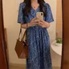 Blue Elegance V-Col V-Col Lâche Manches Puff Summer Sweet Chic Florals OL Doux Robe longue Streetwear Robes 210525