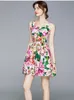 ファッションデザイナー滑走路の花ボタンパーティードレス夏の女性スパゲッティストラップバックレス花柄プリントホリデー210529