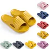 Gai 2021 tofflor glidskor skor män kvinnor sandal plattform sneakers mens kvinnor röda svart vita gula glidsandaler tränare utomhus inomhus tofflor storlek stilar