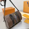 karikatür crossbody bag