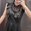 女性レーススプライシングPUレザーMIDIドレスカジュアルフェムムカスケードフリルベストドレスレディー緩い服vestido D6378 210430