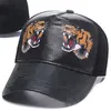 Monterade hattar Baseball Caps Casquette Sun Hat Classic Snake Tiger Bee Cat Canvas med för män Women231