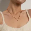 Collar minimalista con colgante de letra en V de cristal para mujer, collares huecos geométricos de perlas barrocas, joyería informal gótica para niñas