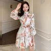 [EWQ] Spring Sweet Lantern Sleeve Hook Flower Ladies Dress Korean Printed Stand Collar Tie Modern Lady Prom Night Dresses 210806