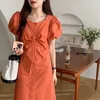Korejpaa Kobiety Sukienka Korea Chic Lato Retro Pleat Design Orange Single-Breasted Collar Bubble Rękaw Długie Vestido 210526
