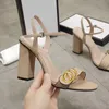 2024 Klasik Yüksek Topuklu Sandalet Partisi% 100 Deri Kadın Dans Ayakkabı Tasarımcısı Seksi Topuklu 10 cm Süet Metal Kemer Toka Kalın Topuk Kadın Ayakkabı Büyük