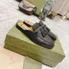 Designer Slippers de moda Moda Leatra cl￡ssica letra de metal chinelos sand￡lias de deslizamento