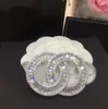 CH CRYSTAL BROOCH DIAMONDMAMN PÅ BAKT HOT Märke smycken lyx avancerade broscher för designer högkvalitativa stift utsökta gåva aaaaa högsta motkvalitet