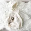 Anpassad stil baby flicka boutique romer född gåvor spädbarn födelsedag hög kvalitet vit jumpsuit pre-sale kläder 210615