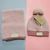 Moda Kış Örme Çocuk Kapaklar ve Atkılar Set Şerit Örgü Beanies Topu Bebek Yumuşak Eşarp Ile Etiketler Toptan